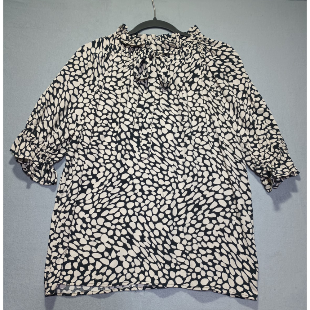 NWT Who What Wear Womens M Black White Abstract Print Peasant Blouse Tie Neck